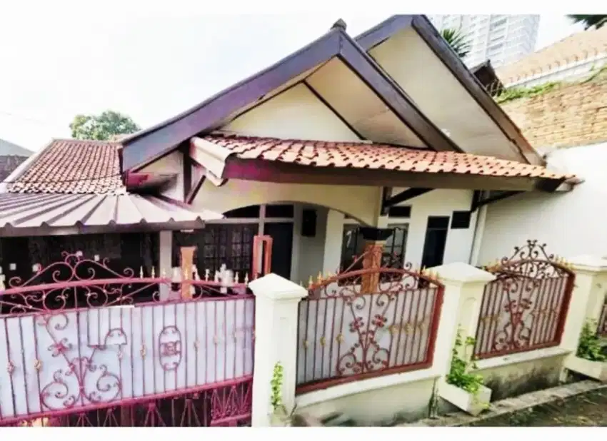 Rumah jl. Melati bintaro jakarta selatan (belakang rs suyoto)