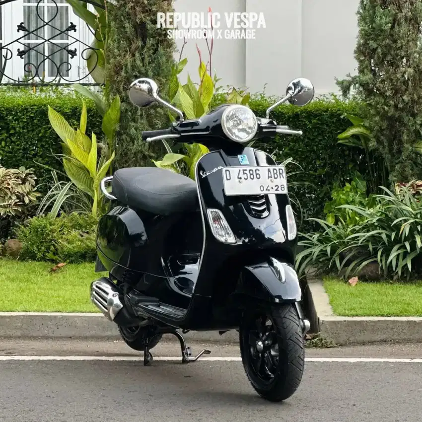 Vespa LX 125 IGET 3V TH 2018 WARNA HITAM