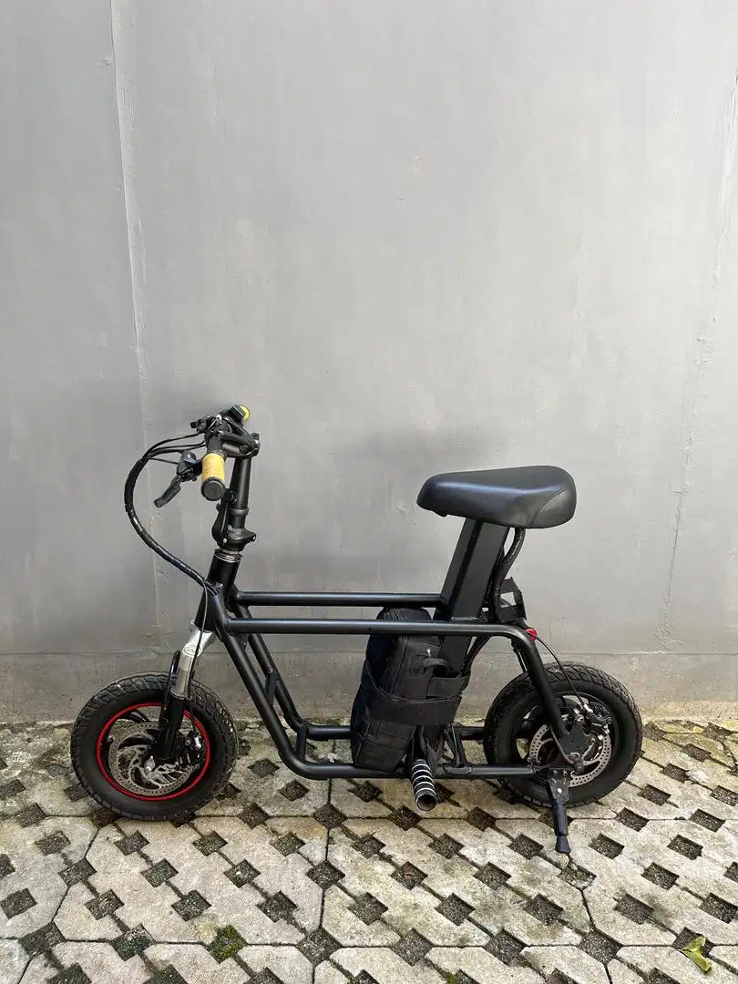 Scooter Listrik Q1 Black (modified)