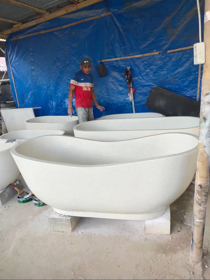 Bathtub Lengkung Unik Terazzo