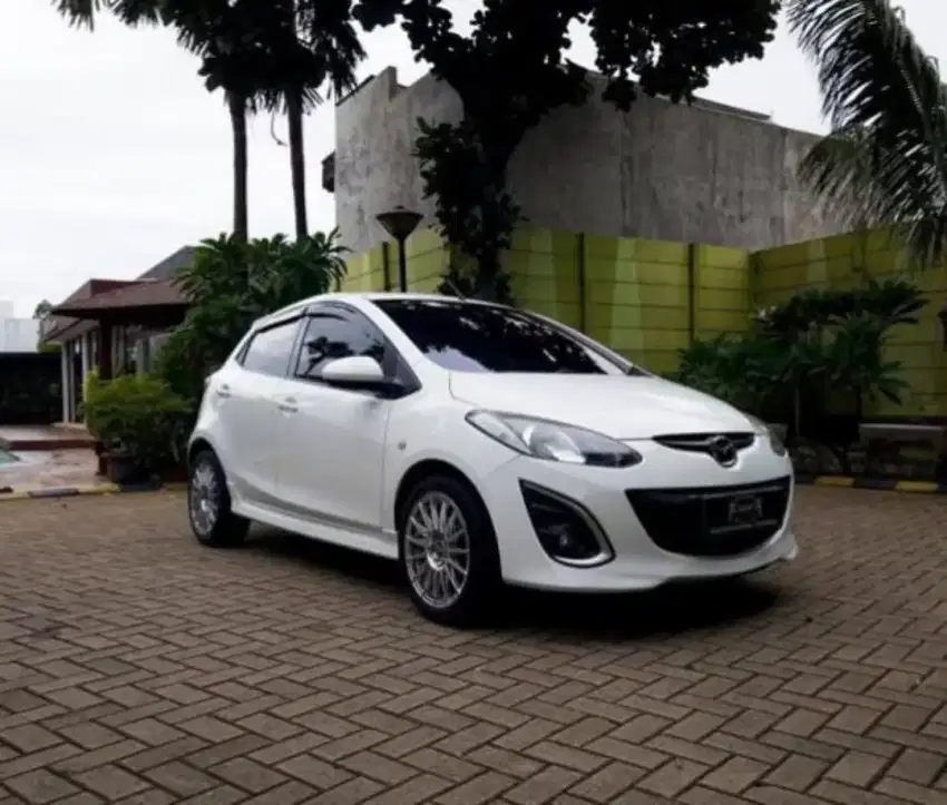 Jual cepat mazda 2 R 2011 Matic