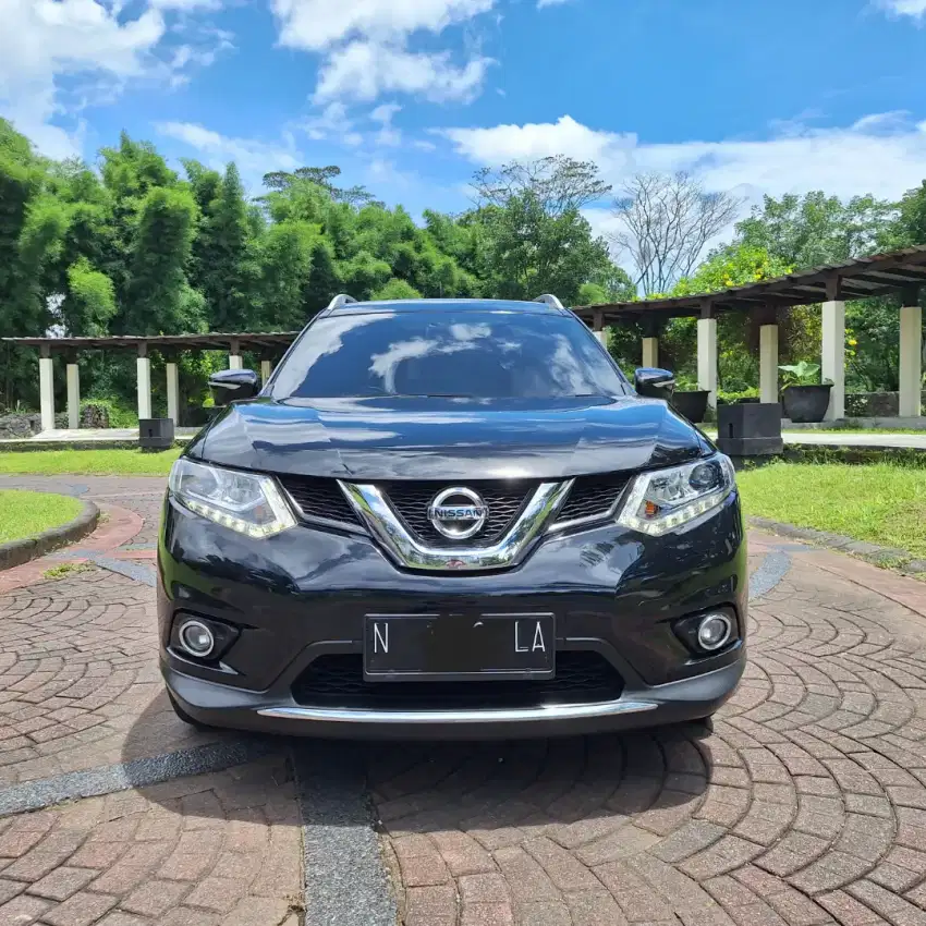 Nissan xtrail T32 tahun 2016, matic, hitam, km dikit, jarang pakai.