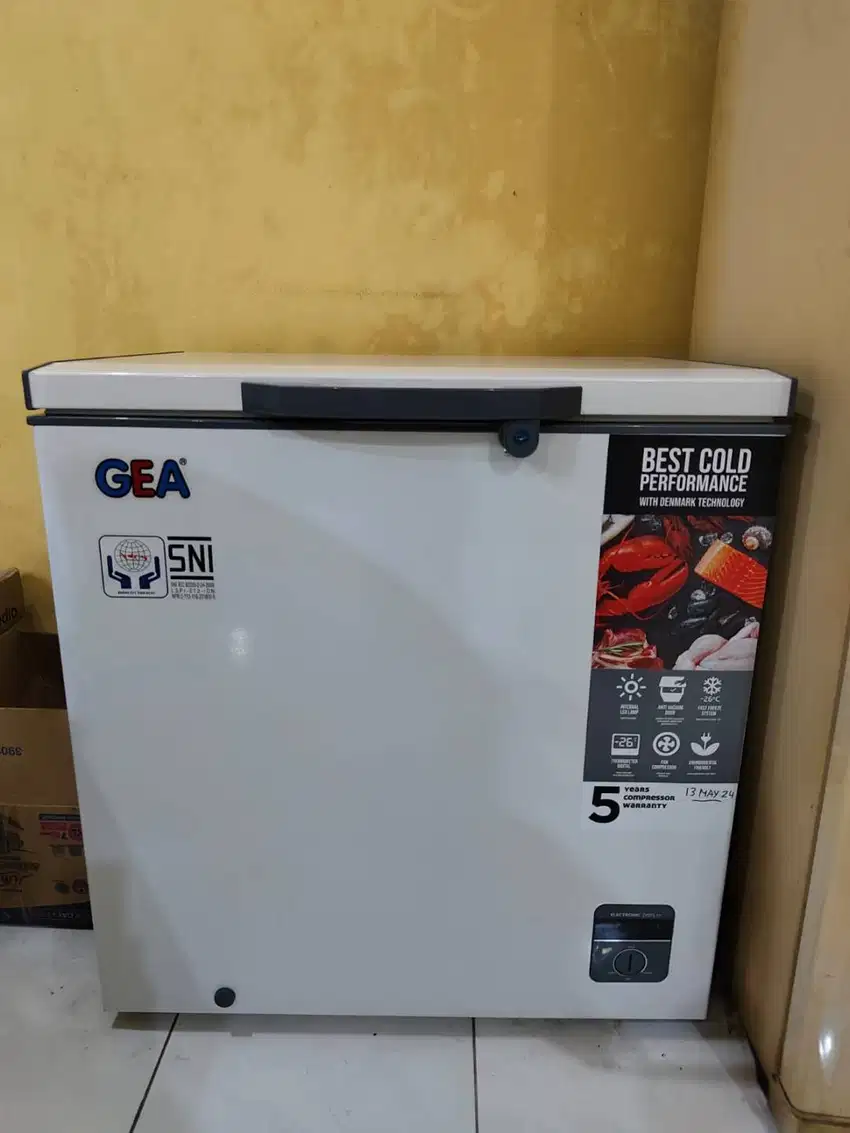 Dijual Second Freezer GEA AB-208R Ukuran 210 Liter