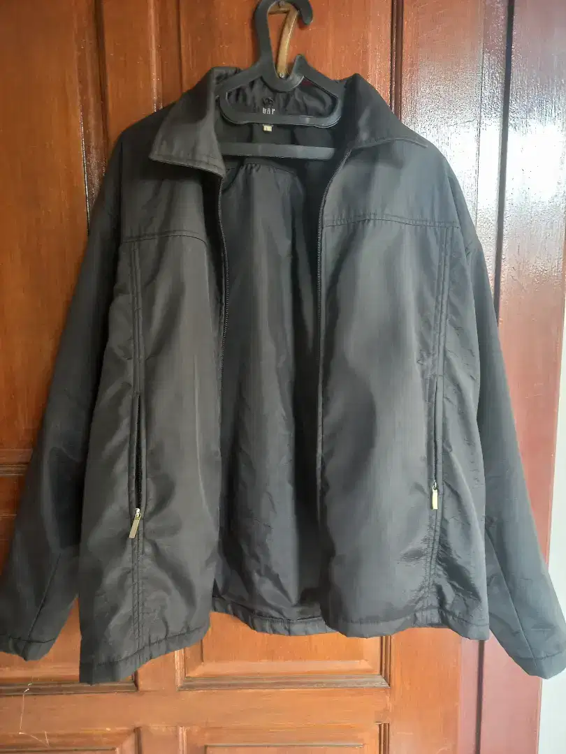 Dijual jaket pria waterproof merk GAP ORIGINAL singapore uk M