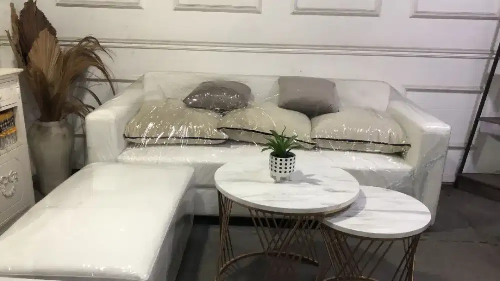 Sofa set selonjoran warna putih tanpa meja