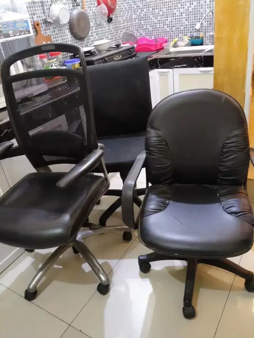 Kursi kantor bisa disetel rendah atau tinggi