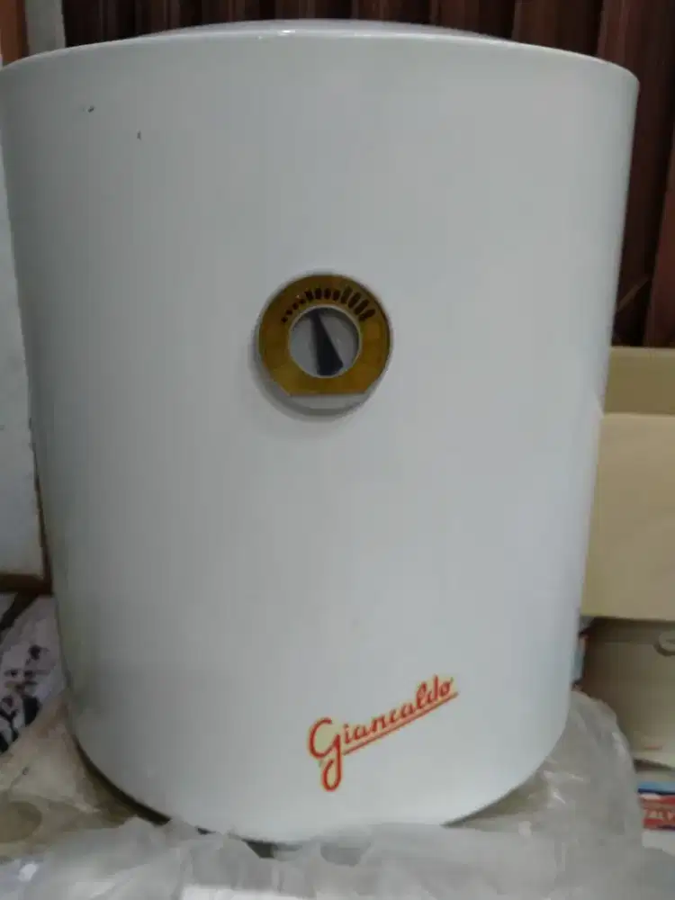 Water heater ariston