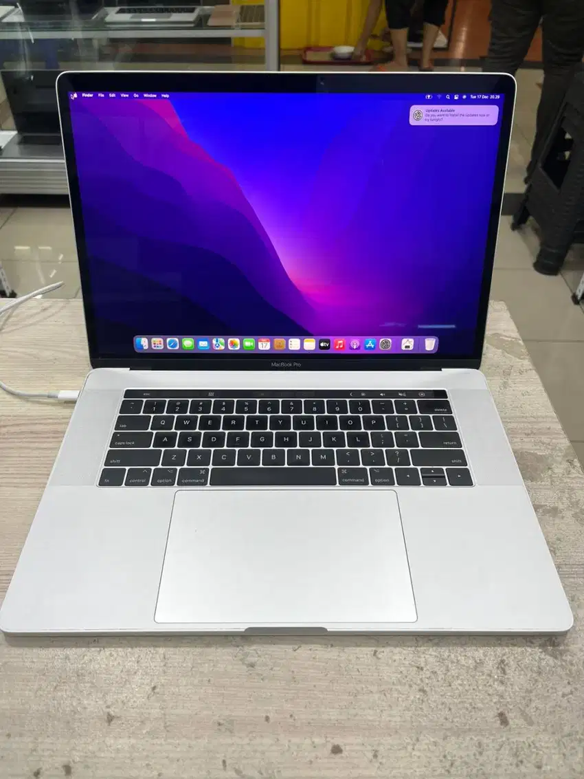 MACBOOK PRO 2017 15 INCHI 16/1TB GB CORE I7 DUAL VGA SECOND ORIGINAL