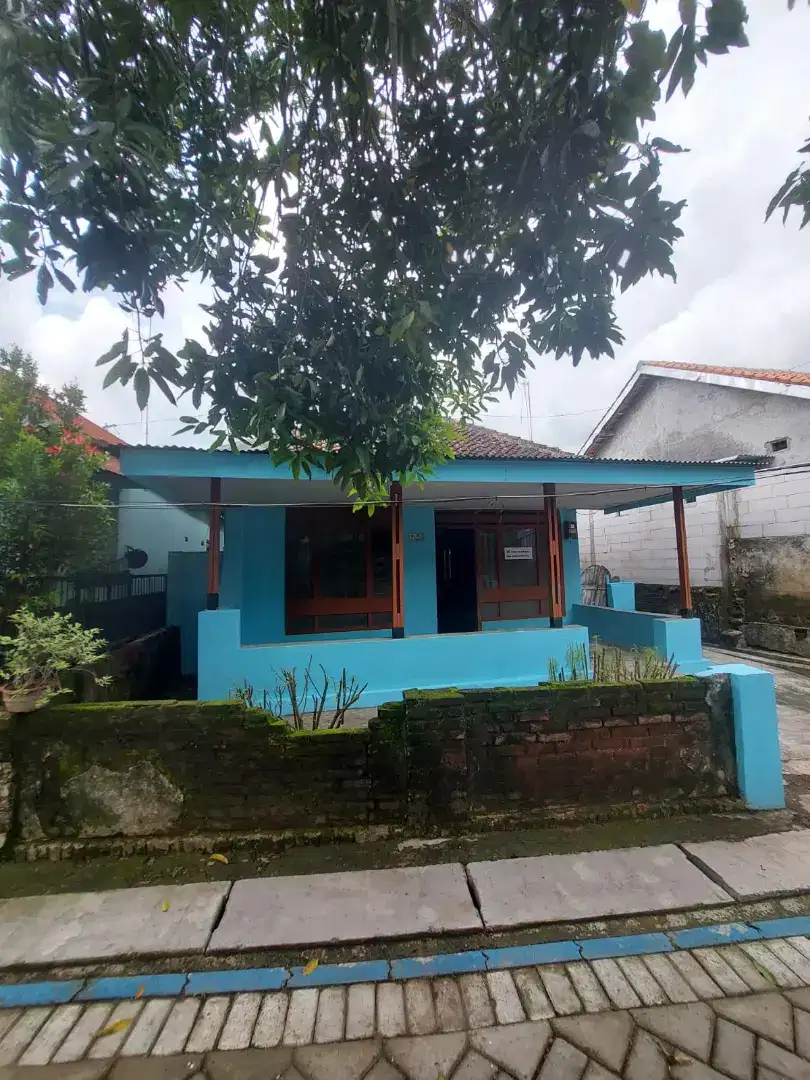 Disewakan rumah besar murah