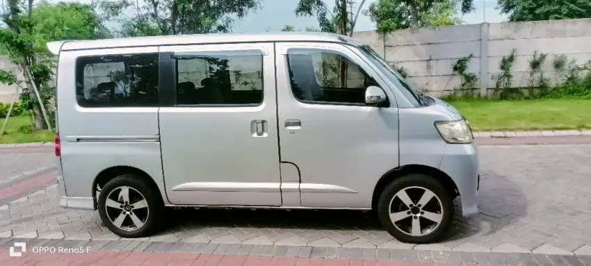 Daihatsu Luxio 2013 - performa irit dan stylish