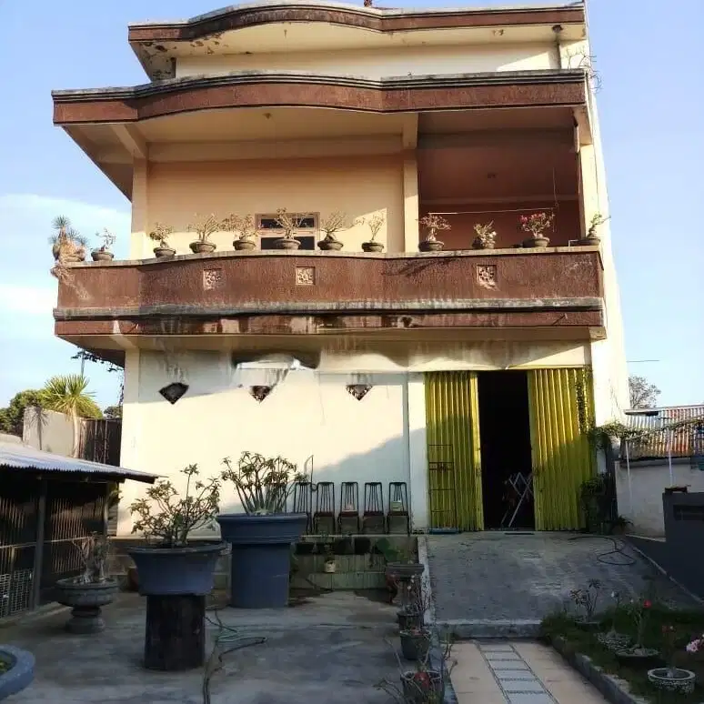 Three-storey commercial building (shophouse) for sale in Singaraja