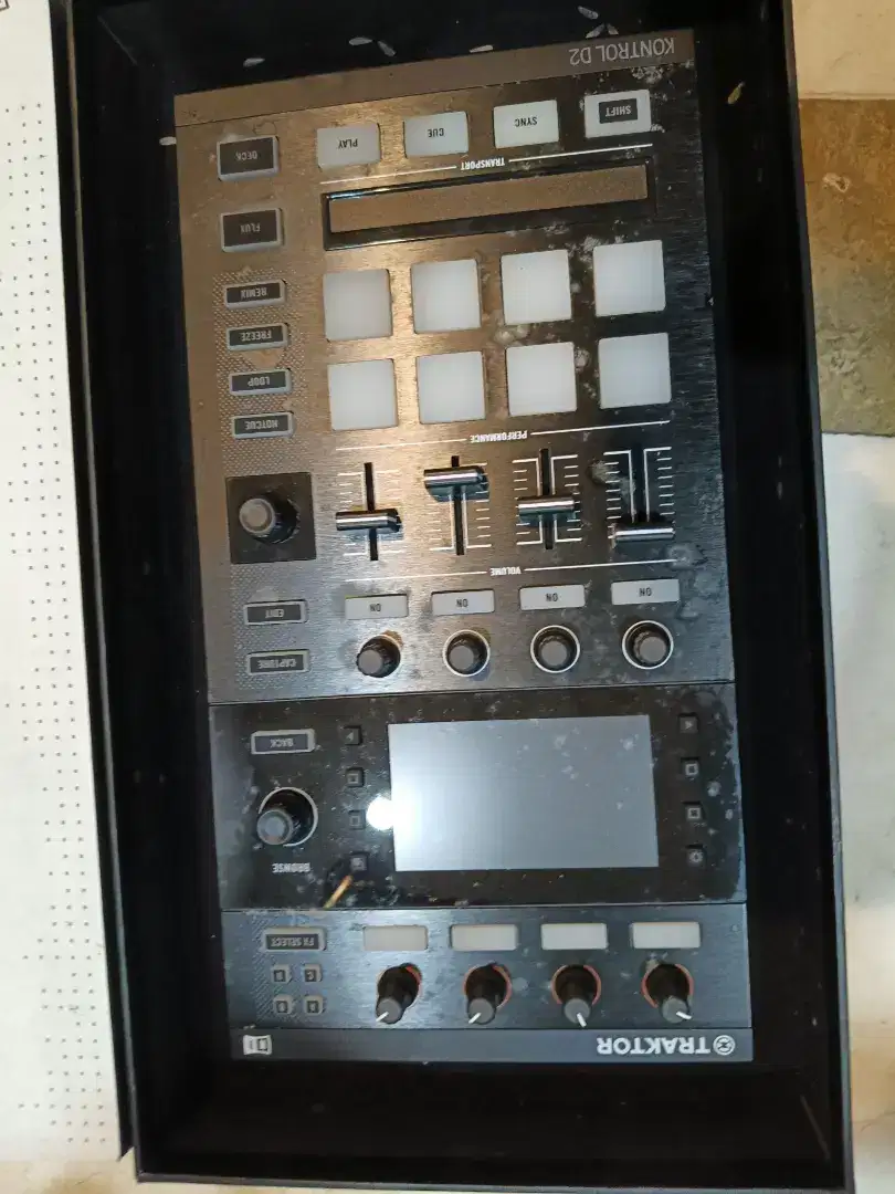 Jual murah Native Intrument Traktor Kontrol D2 Dj controller
