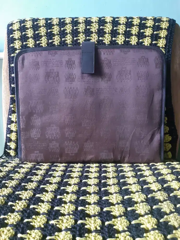 Tas laptop tas dokumen unisex preloved tjap karoeng