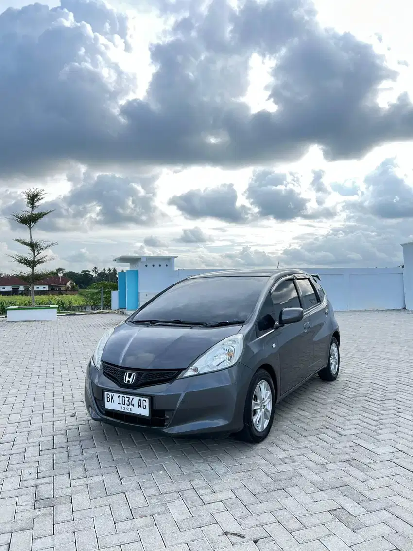 HONDA JAZZ S A/T ABU 2012 MOBIL BEKAS For Sale: Honda JBRIO AGYA YARIS