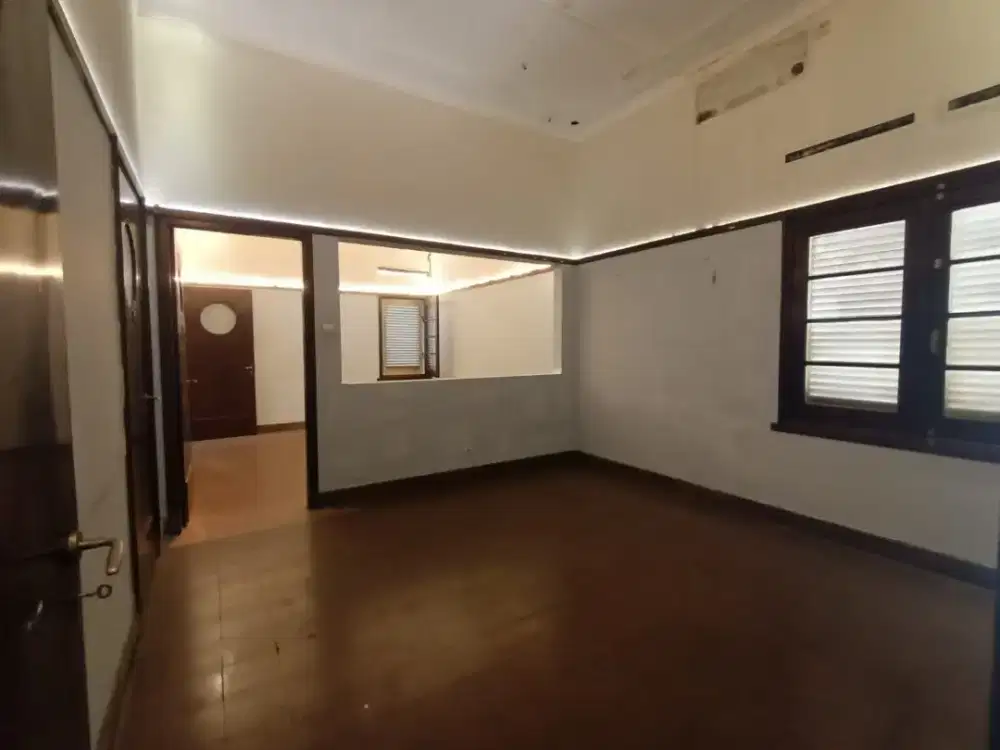 Ruang usaha komersil gatot subroto sewa peruntukan kantor klinik bank