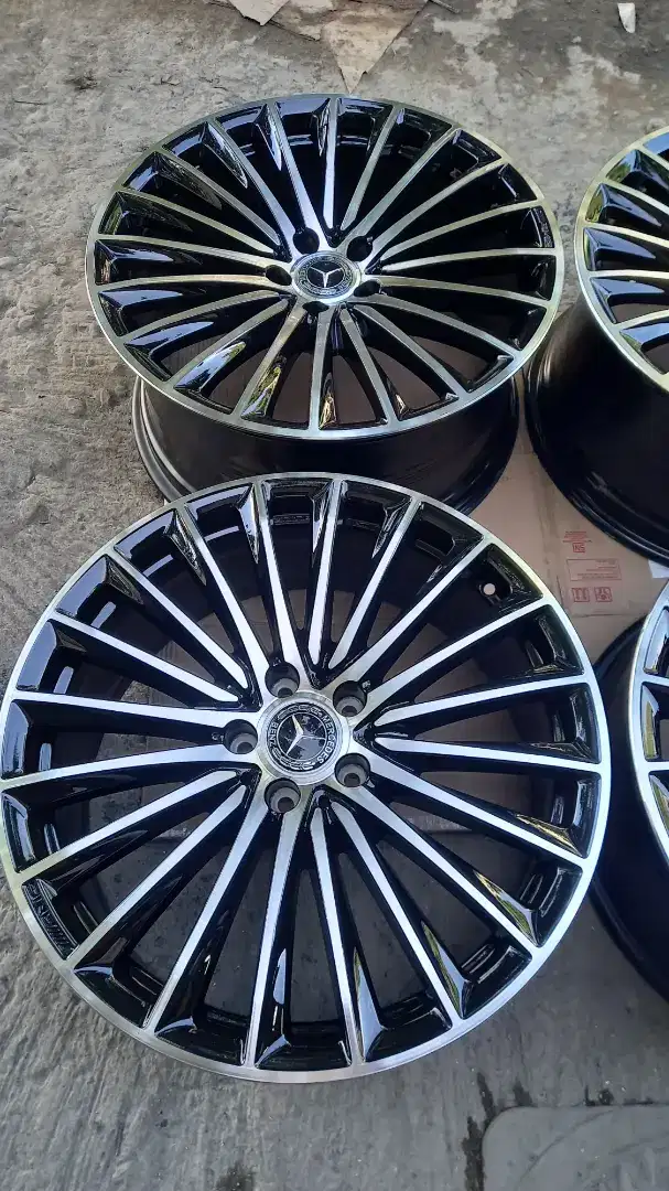 di jual velg mecy GLC  AMG R 20 original lebar depan 8.5 blkg 9.5
