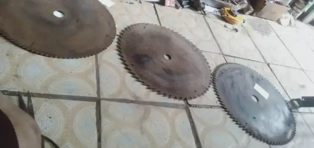 Se paket mata gergaji lawas cocok.utk usaha ptg kayu dll cpt murah sj