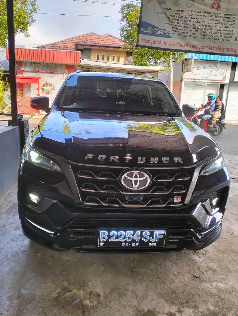 Dijual mobil furtuner hitam