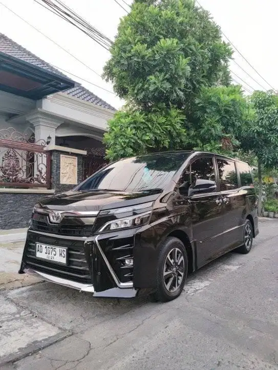 Toyota Voxy 2.0 Sunroof 2018