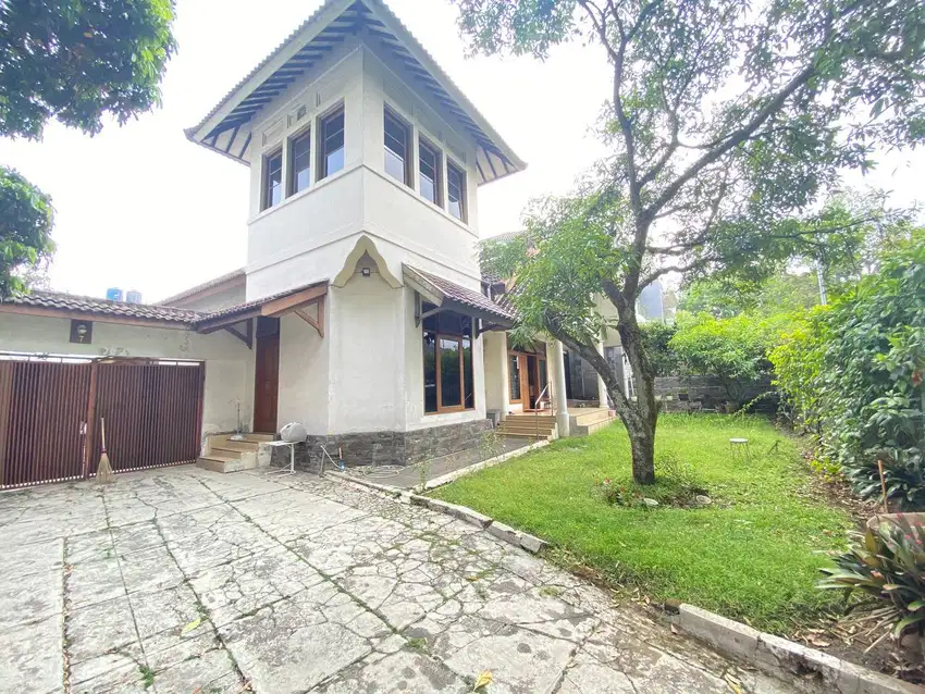 Rumah Klasik Terawat Lokasi Nyaman Di sayap Riau