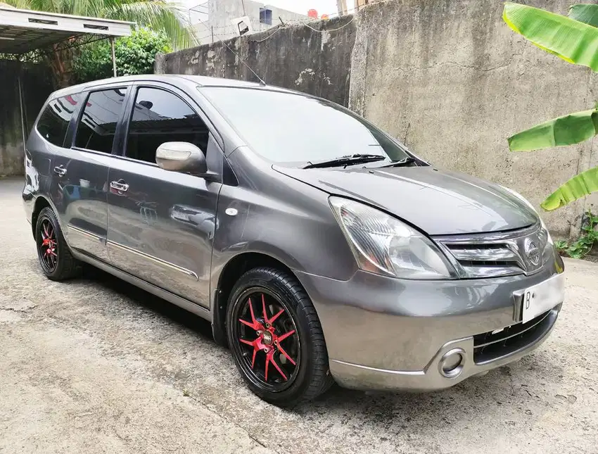 Nissan Grand Livina XV Ultimate 1,5 AT 2012