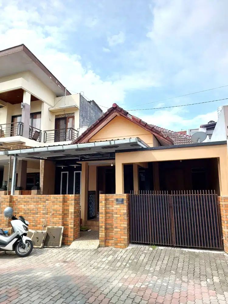 Rumah Strategis di Griya Indah dekat Jalan Godean