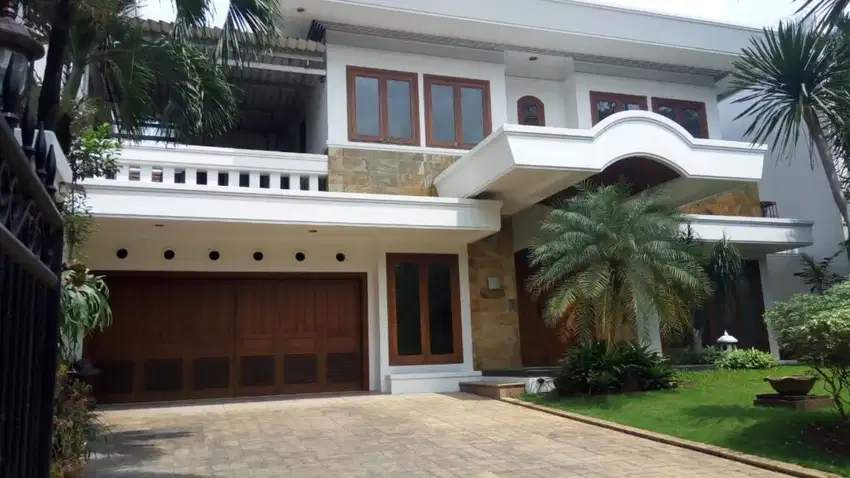 Rumah di Kawasan Elite Jl Sekolah Kencana Pondok Indah Jakarta Selatan