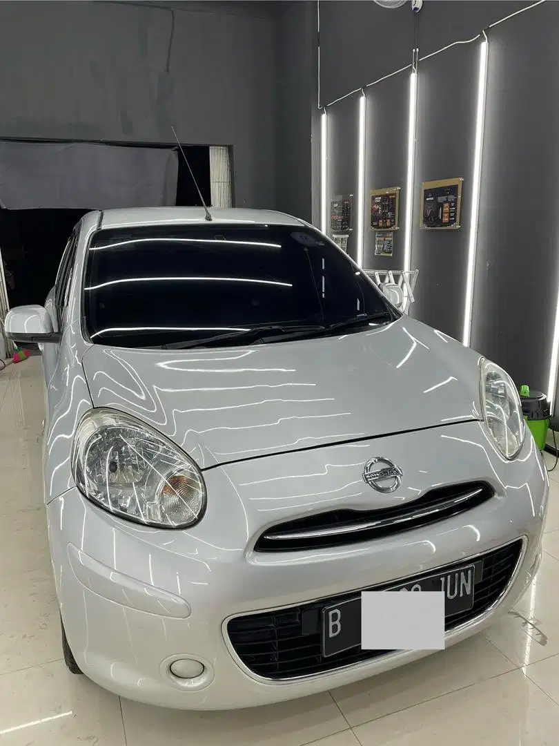 JUAL MOBIL NISSAN MARCH 2011