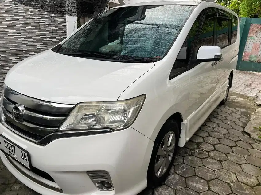 Jual Nissan Serena 2.0 HWS AT 2014 ISTIMEWA