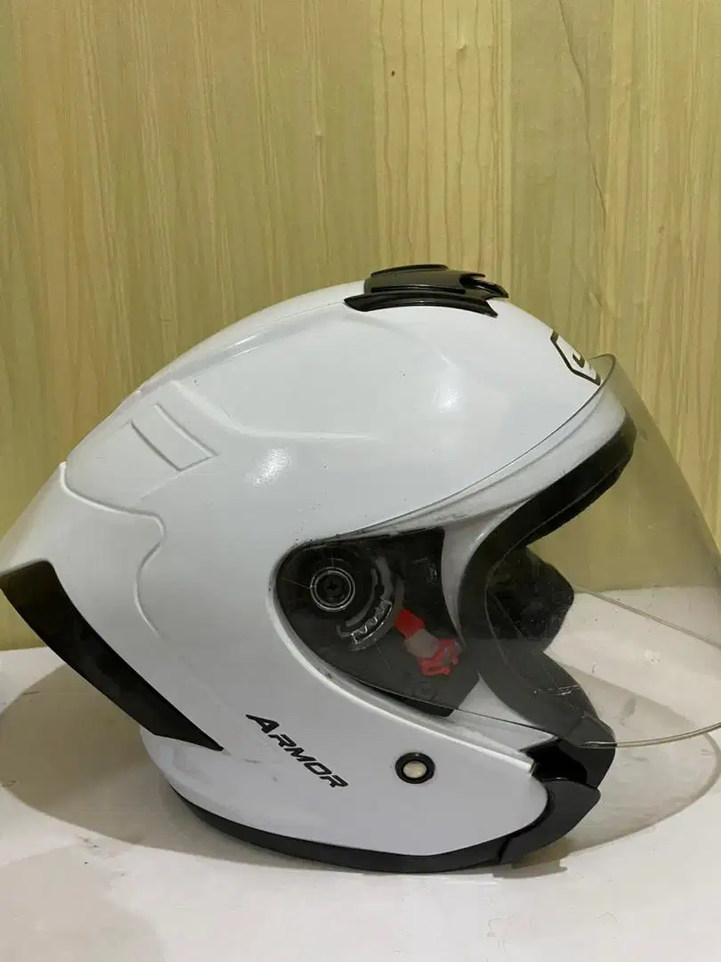 Helm JS Armor warna putih