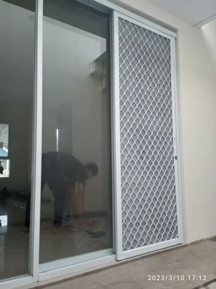 Kusen Aluminium Pintu Jendela dan Partisi