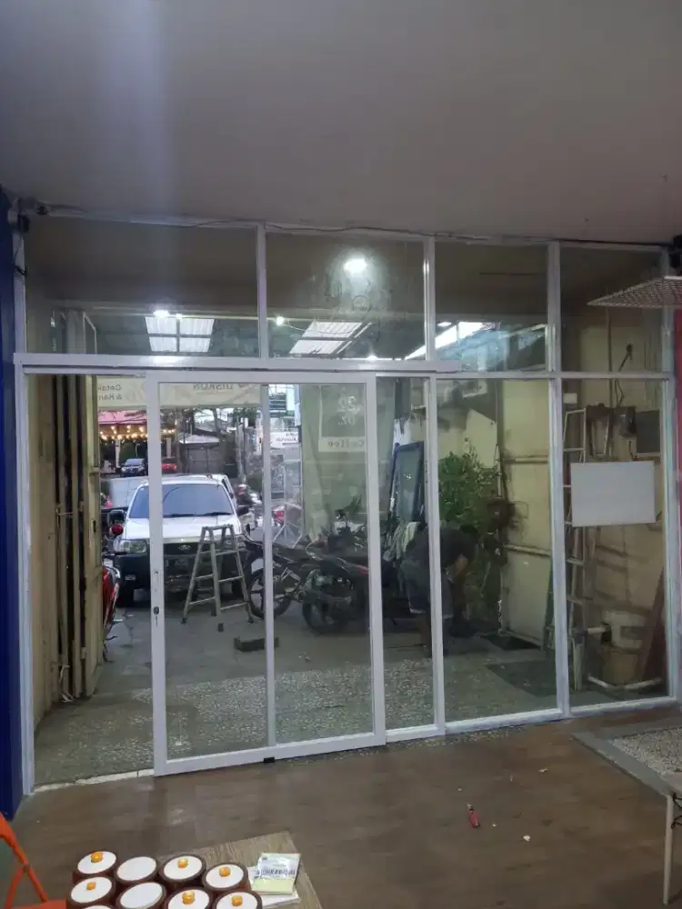 Partisi aluminium dan kaca