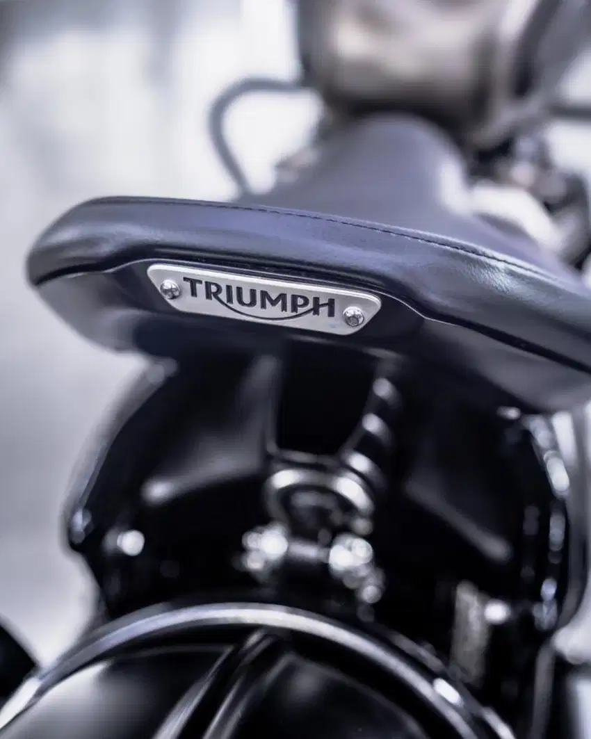 [LOW ODO 900] perak TRIUMPH BOBBER NIK 2021