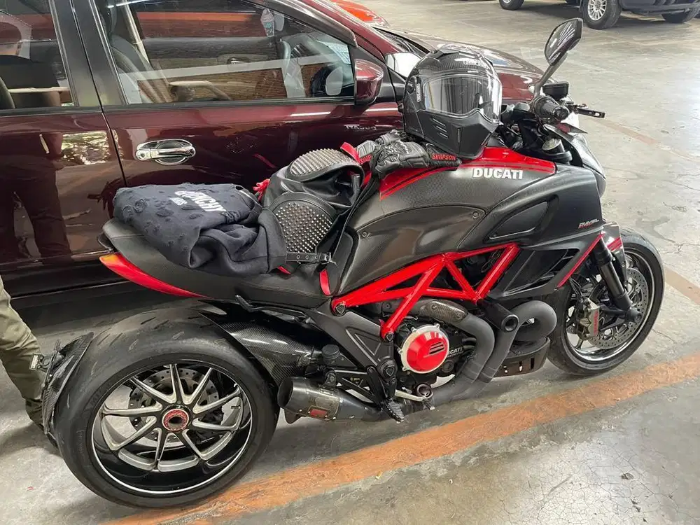 Dijual cepat Ducati diavel red carbon full paper nego dilokasi