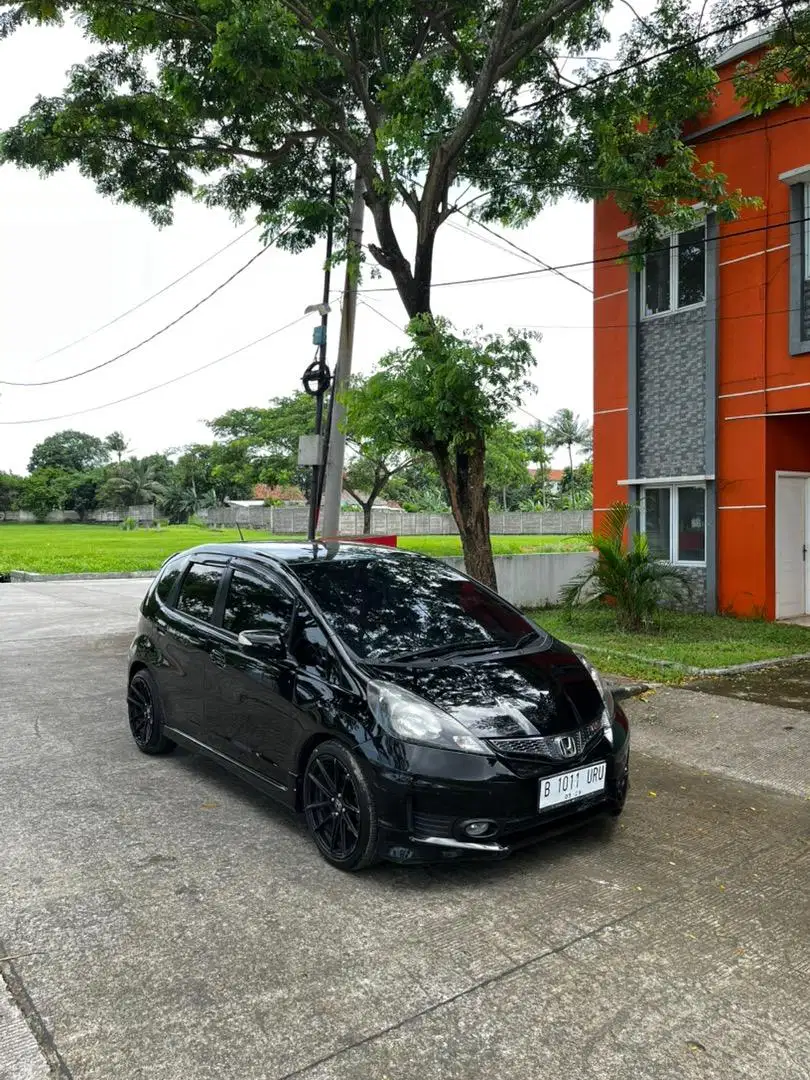 HONDA JAZZ RS 2014 LIMITID EDITION MATIK