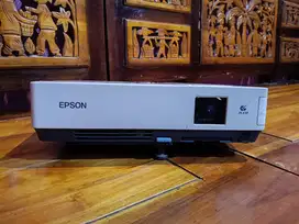 Proyektor Epson EMP-1715 Normal Warna Tajam