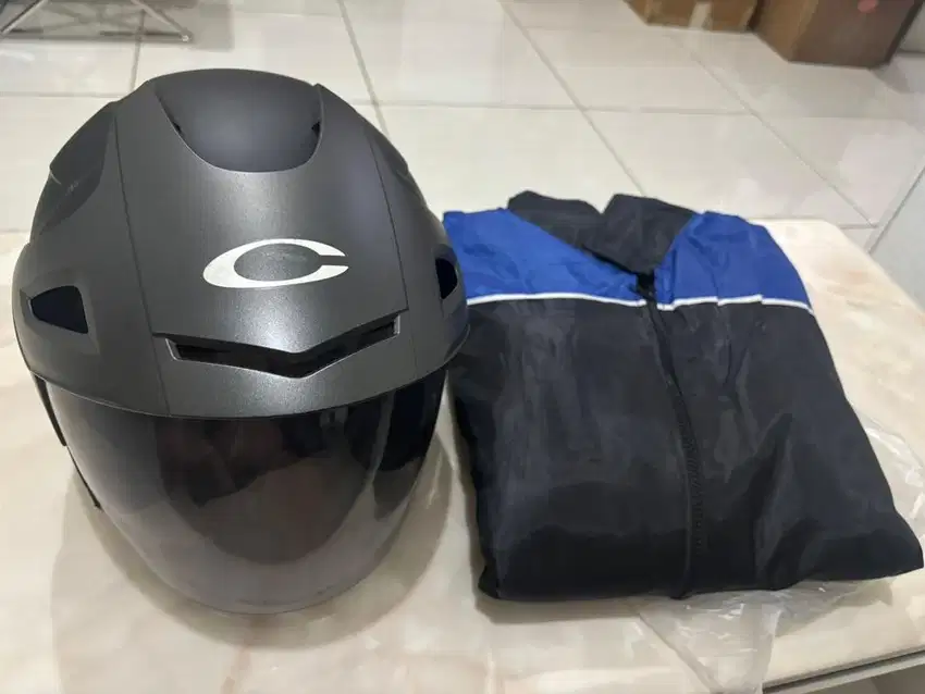 For Sale Helm Half face Cargloss second like new bgt ex girl Uk. L