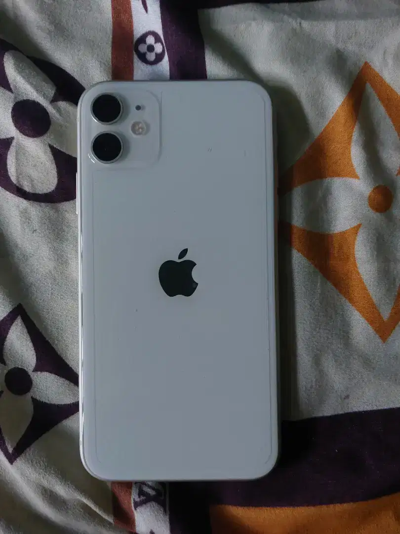 Iphone 11 128 Gb resmi IBOX like new warna putih