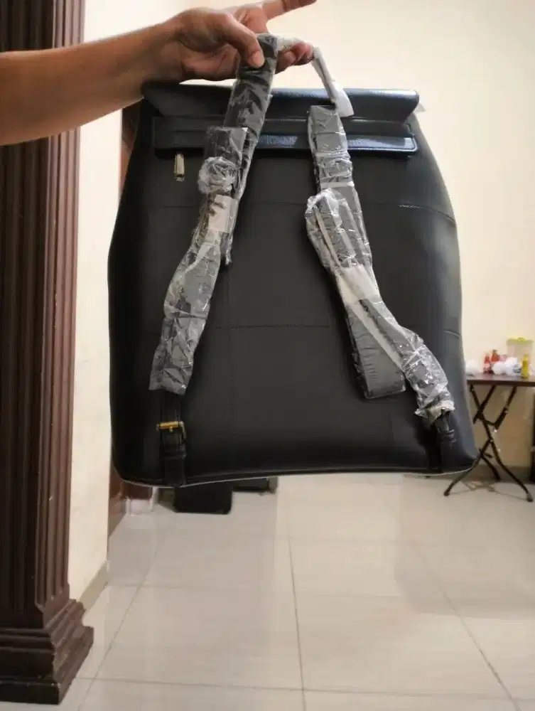 Di jual tas hush puppies