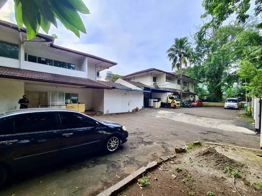 Dijual Cepat Rumah dan Taman besar Kemang dalam Hitung Tanah Saja