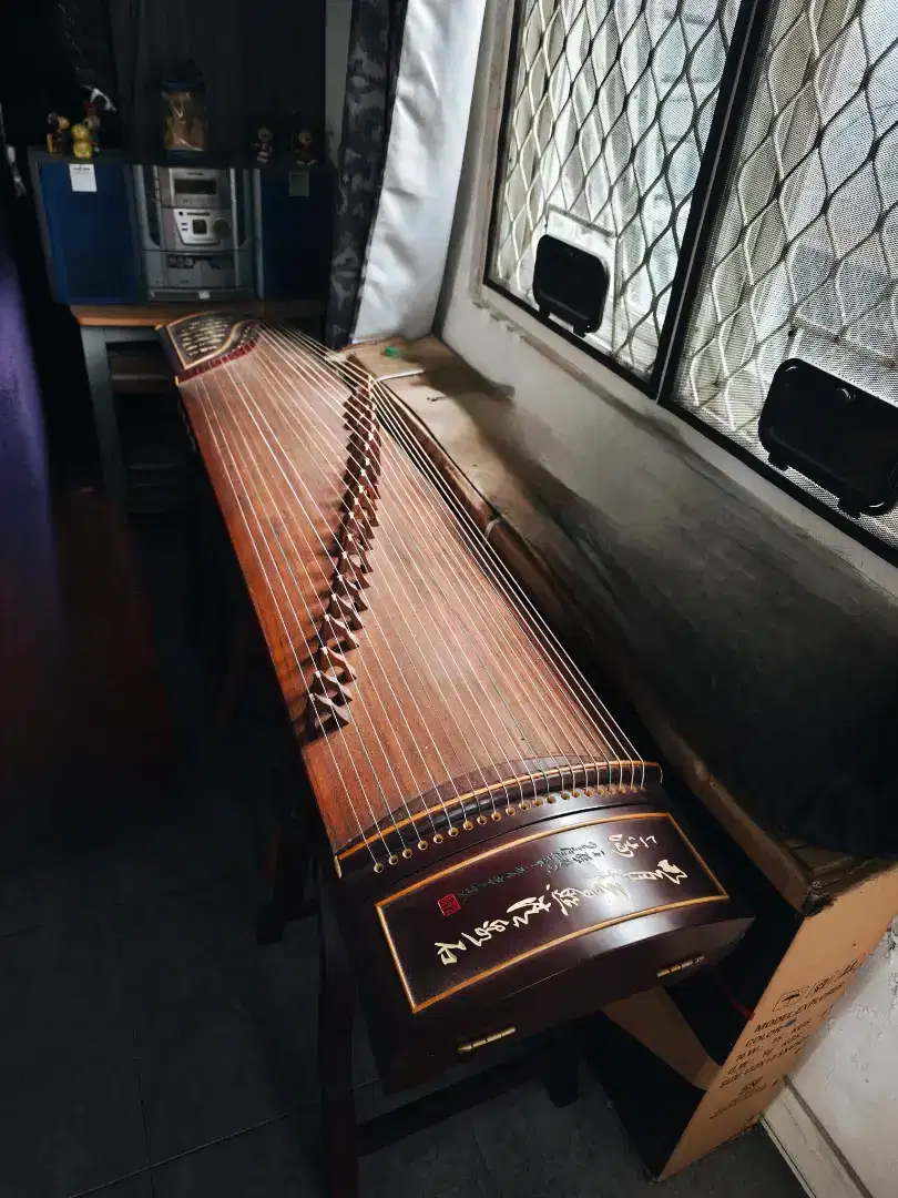 Guzheng alat musik traditional china