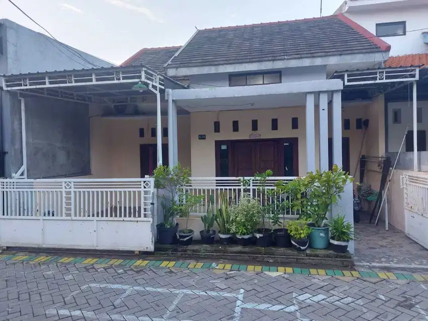 DI JUAL RUMAH TERAWAT SIAP HUNI LOKASI  WAGE TAMAN SIDOARJO