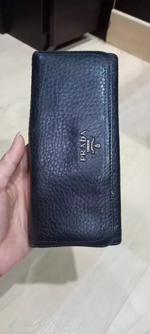 Dompet wanita merk prada