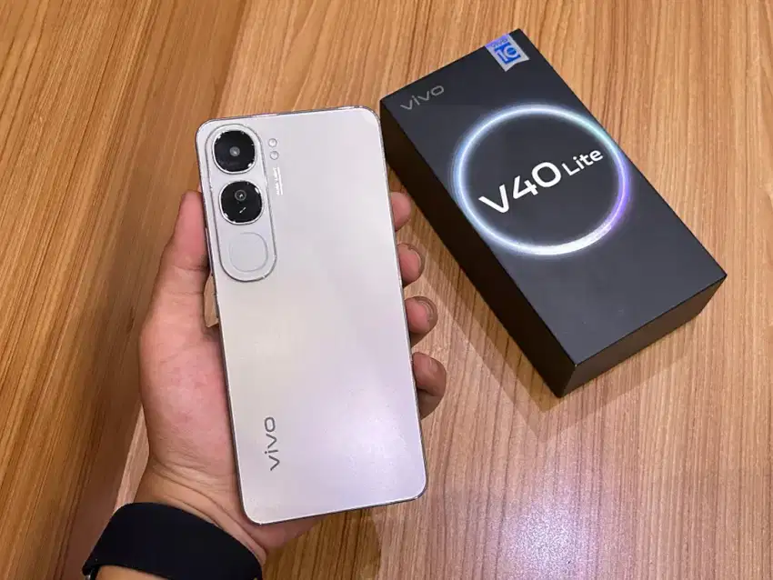 Vivo V40 lite (8/256)