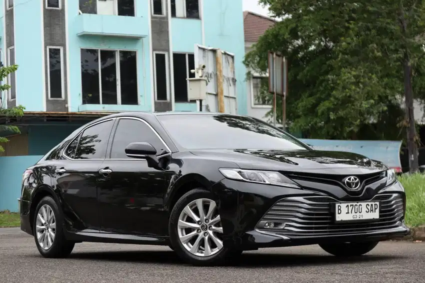 Camry v at 2019 Hitam