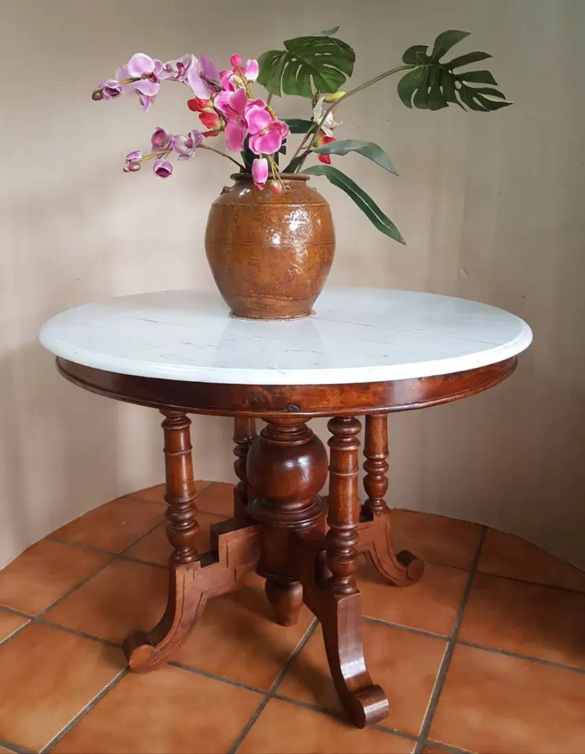 Meja voyer marmer bulat diameter 90cm