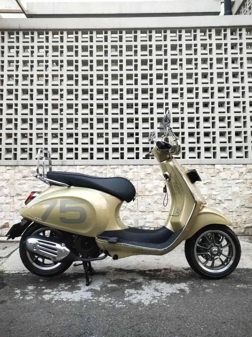 DIJUAL!!VESPA ISTIMEWA anniversary 75 th