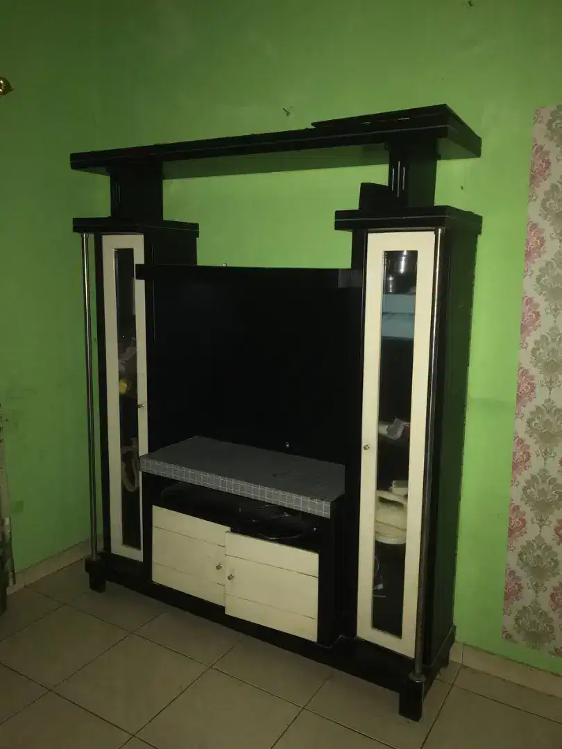 Di jual lemari tv