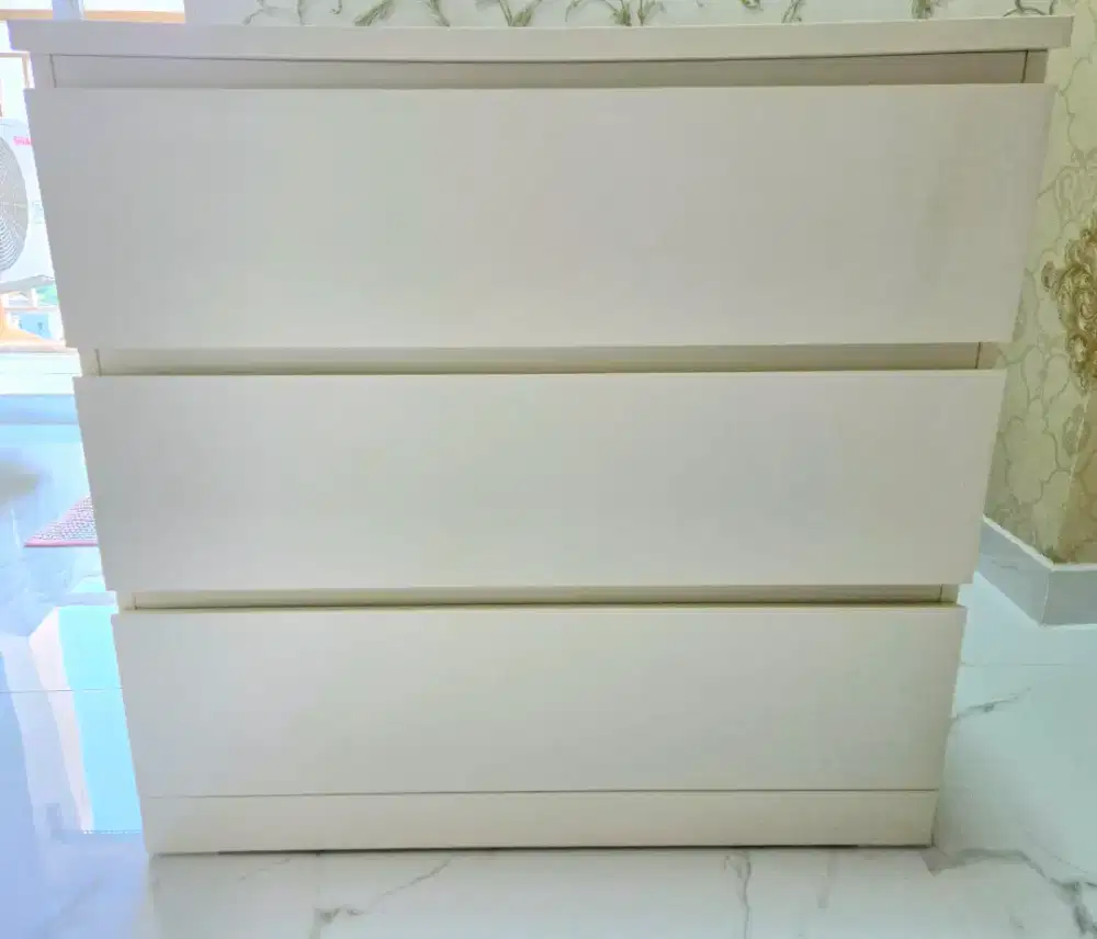 Lemari Laci MALM 3 Susun Warna Putih