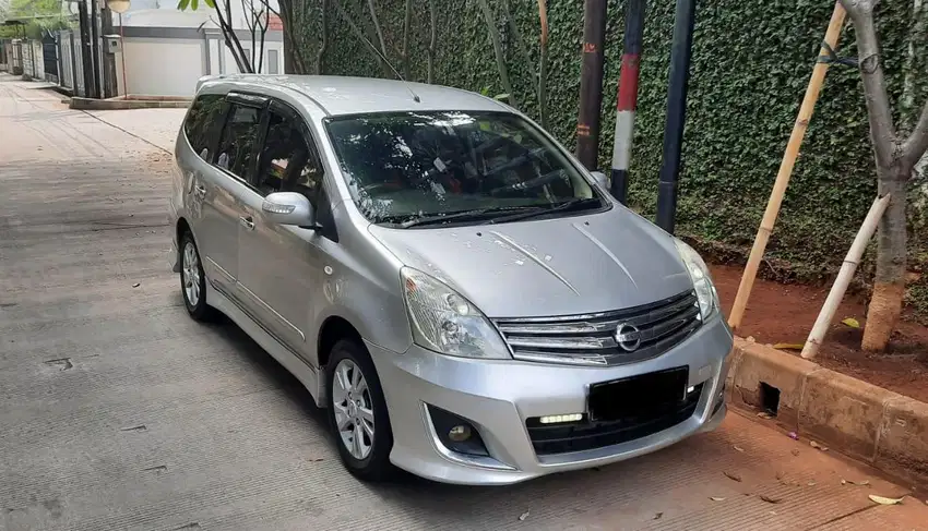 Grand Livina Ultimate 2012/11 1.8 M/T Cash